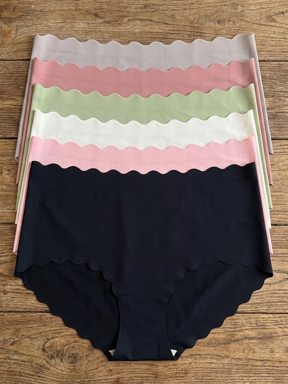 Seamless Scalloped Edge High Rise Panties